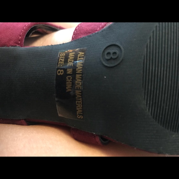 Maroon heels - Picture 4 of 4